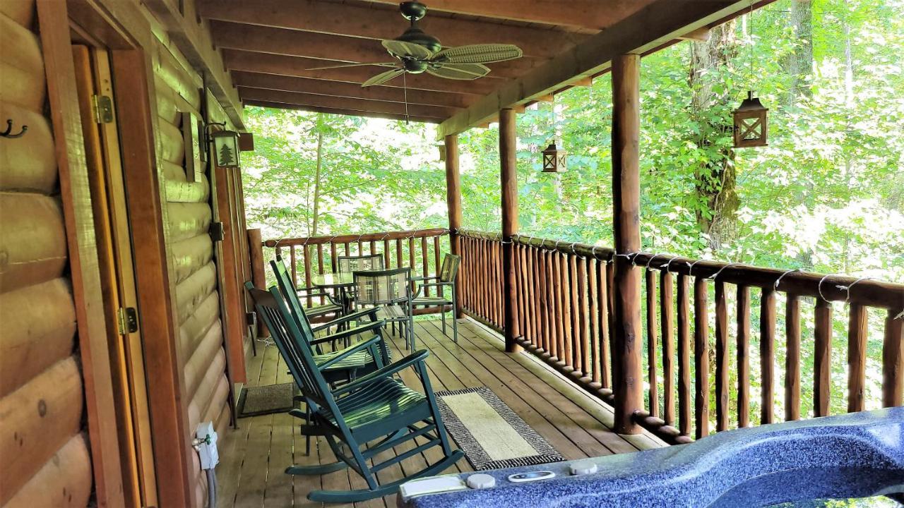 Mountain Joy -Private Treehouse Style Cabin That Sleeps 4-Free Tickets Gatlinburg Luaran gambar