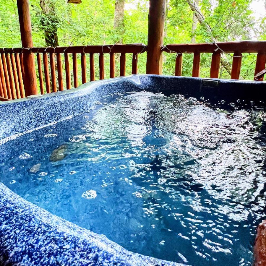 Mountain Joy -Private Treehouse Style Cabin That Sleeps 4-Free Tickets Gatlinburg Luaran gambar